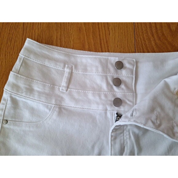 REFUGE Stretch Jean Shorts Women's size 2 White Stretch Cuffed Short-Shorts EC - Picture 3 of 5